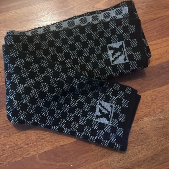 Louis Black and Gray Patterned Scarf